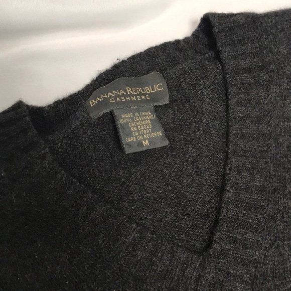 Men’s Cashmere vneck sweater size M - Picture 2 of 4